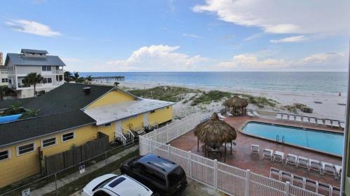 Holiday Villas III by Teeming Vacation Rentals - image 11