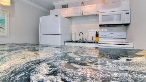 Harbor House North 25 by Teeming Vacation Rentals - image 6
