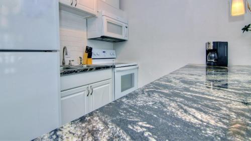 Harbor House North 25 by Teeming Vacation Rentals - image 11