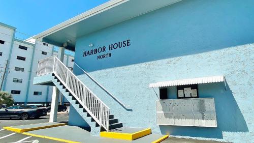 Harbor House North 25 by Teeming Vacation Rentals