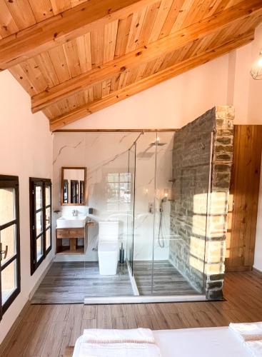 Amalia Hotel – Berat, IA
