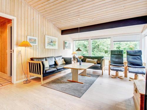 Four-Bedroom Holiday home in Aakirkeby 2 - image 13