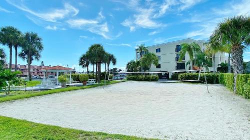 Lands End 305 by Teeming Vacation Rentals - image 11