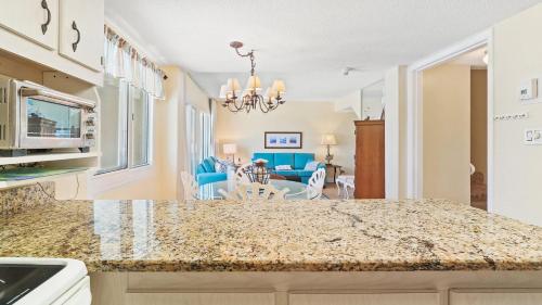 Pinnacle Port A319 by Teeming Vacation Rentals - main image