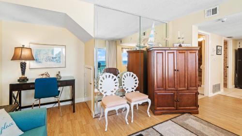 Pinnacle Port A319 by Teeming Vacation Rentals - image 5