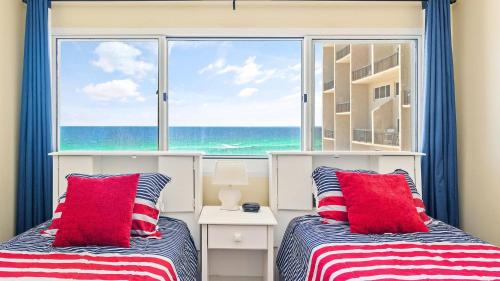 Pinnacle Port A319 by Teeming Vacation Rentals - image 7