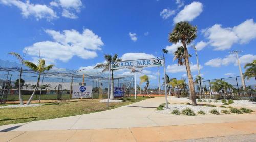 Madeira Beach Yacht Club by Teeming Vacation Rentals - image 4