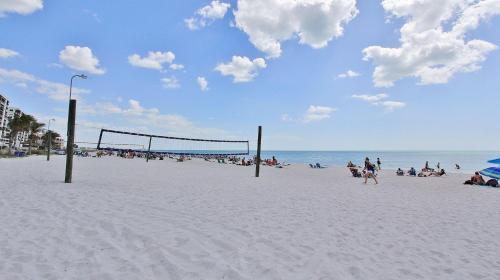 Madeira Beach Yacht Club by Teeming Vacation Rentals - image 6