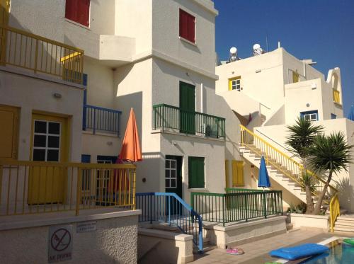 Sea N Lake View Hotel Apartments - image 9