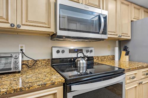 Quail Hollow on the Ocean by Teeming Vacation Rentals - image 2