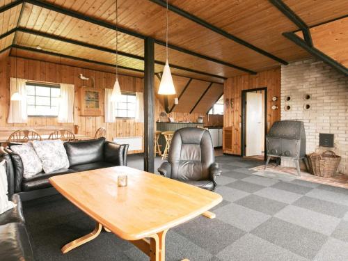  Three-Bedroom Holiday home in Blåvand 2 in Blåvand