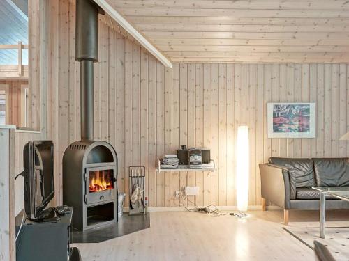 Three-Bedroom Holiday home in Nexø 8 - image 10