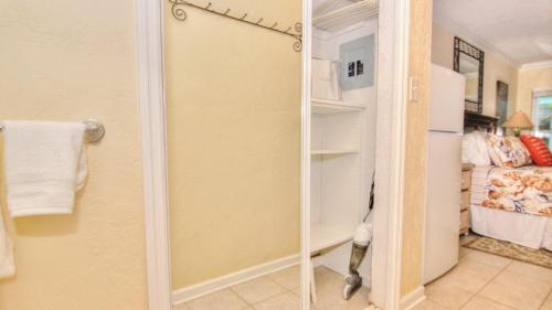 Pass-A-Grill 3 by Teeming Vacation Rentals - image 6