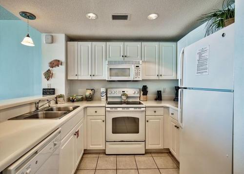 Majestic Towers 2207 by Teeming Vacation Rentals - image 4