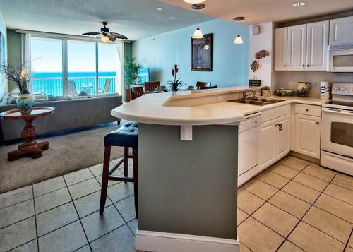 Majestic Towers 2207 by Teeming Vacation Rentals - image 9