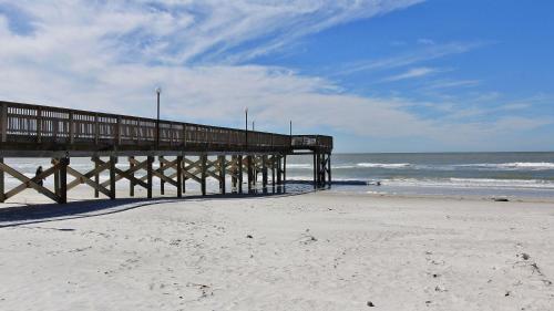 Sand Dollar Resort Condos by Teeming Vacation Rentals - image 9