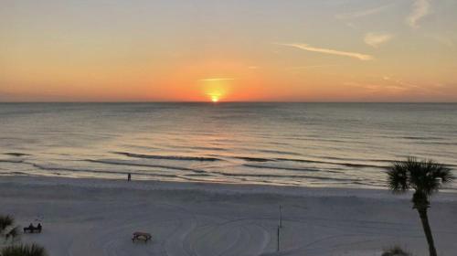 Sand Castle by Teeming Vacation Rentals - image 3