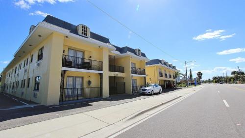 Royal Orleans by Teeming Vacation Rentals - image 6