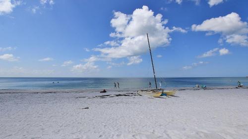 Sea Rocket 8 by Teeming Vacation Rentals - main image