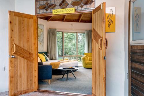 Entrance, Abel Tasman Lodge in Marahau