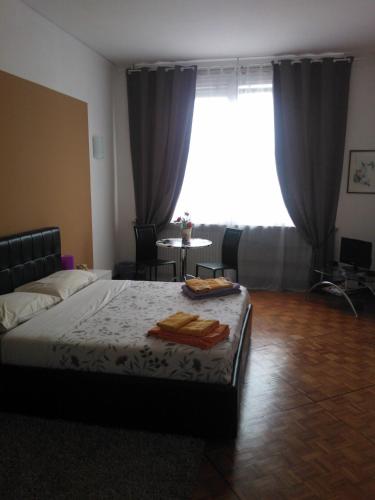 Double Room with Shared Bathroom image 10