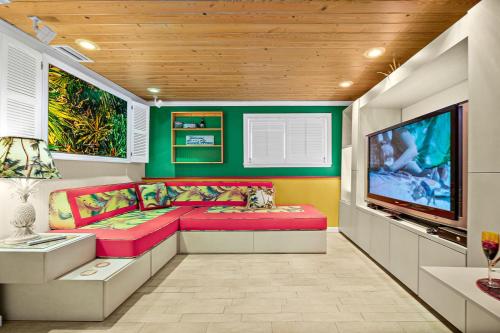 Tropical Beach Bungalow by Teeming Vacation Rentals - image 11