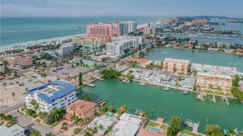 Sun West Palms by Teeming Vacatin Rentals - main image