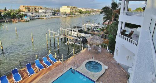 Sun West Palms by Teeming Vacatin Rentals - image 8