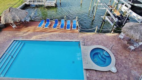 Sun West Palms by Teeming Vacatin Rentals - image 11