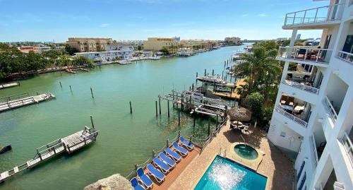 Sun West Palms by Teeming Vacatin Rentals - image 12