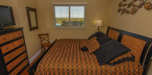 Sterling Breeze 1003 by Teeming Vacation Rentals - image 4