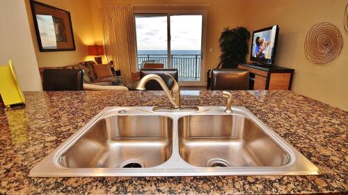 Sterling Breeze 1003 by Teeming Vacation Rentals - image 8