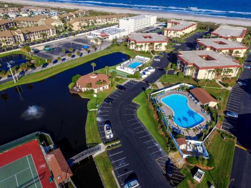 St Aug Ocean and Racquet by Teeming Vacation Rentals - image 3