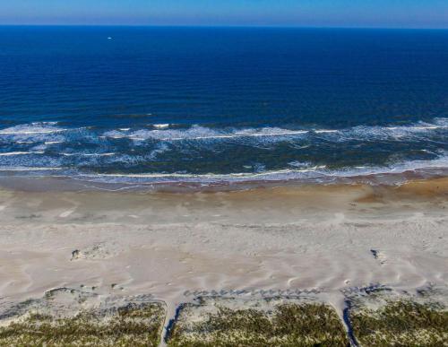 St Aug Ocean and Racquet by Teeming Vacation Rentals - image 6