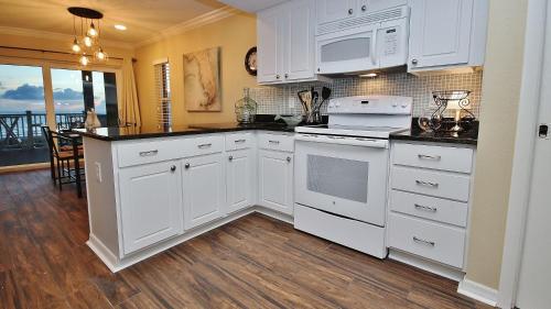 Beach Haven by Teeming Vacation Rentals - image 3