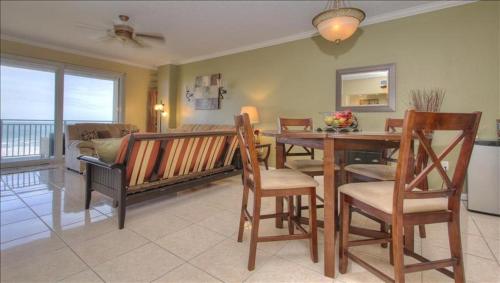 Surf Club by Teeming Vacation Rentals - image 10