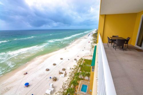 Tropic Winds 1003 by Teeming Vacation Rentals - image 10