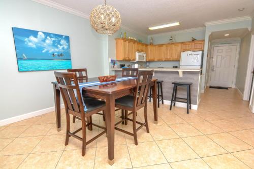 Tropic Winds 1003 by Teeming Vacation Rentals - image 12
