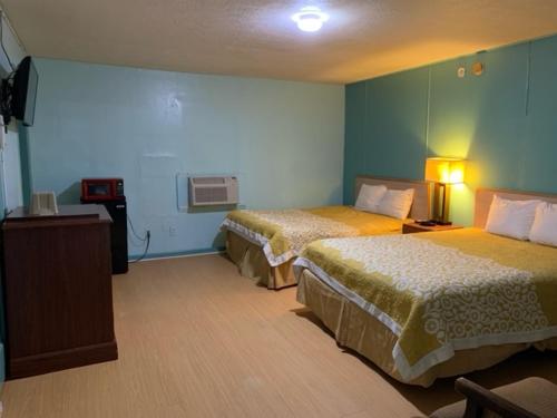 LAMPLIGHTER INN