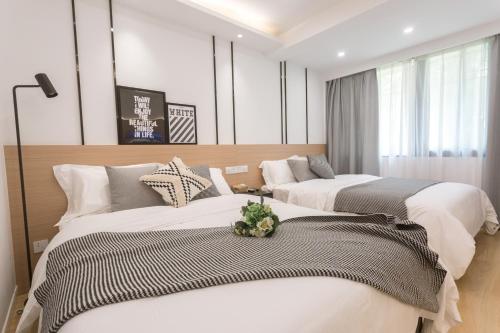 . Ling Ju Apartment