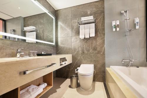 room detail thumbnail 2