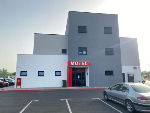 . Belamionix motel
