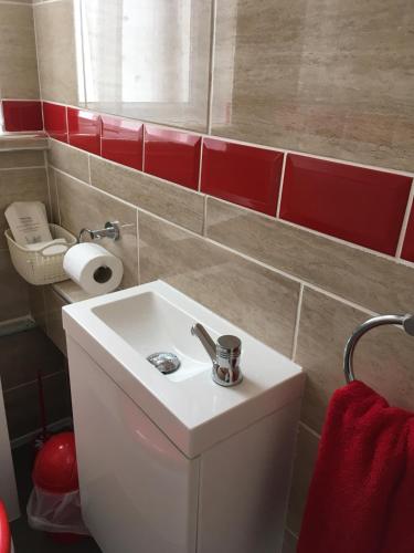 California Guest House - image 14