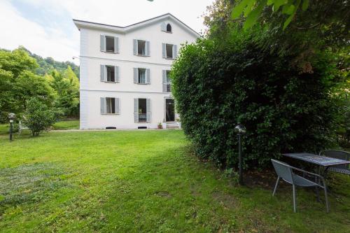  Villa Cardano in Maccagno Inferiore