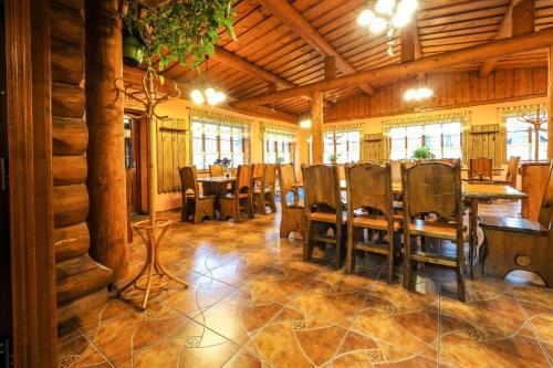 餐廳, Srub Karolina in 德斯特尼奧歷基克賀拉赫