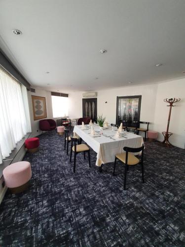 商务中心, Grand Hôtel de Valenciennes (Grand Hotel de Valenciennes) in 华伦西尼斯