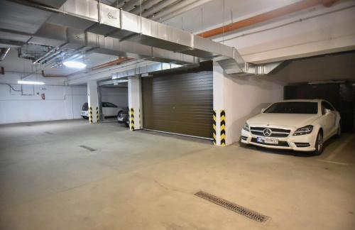 One-Bedroom Apartment with a garage space - Zdrojowa 16 Street image 5