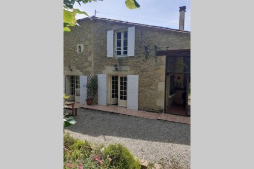 Maison à la campagne chaleureuse et spacieuse gîte à louer Montagoudin