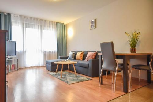 One-Bedroom Apartment with a garage space - Zdrojowa 16 Street image 2
