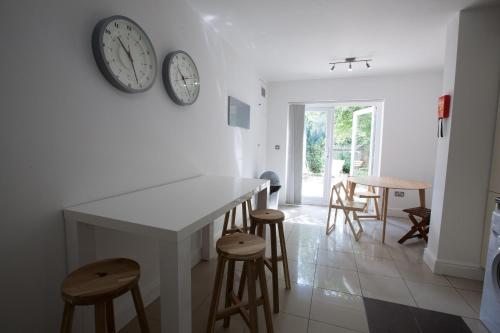 Tooting Rooms by DC London Rooms - image 6